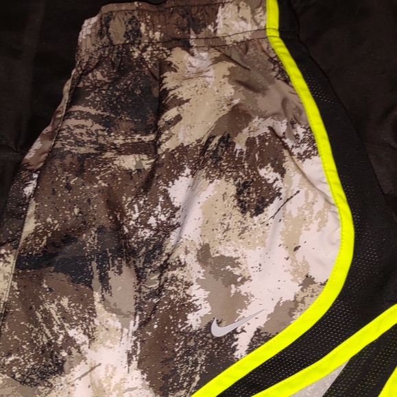 Women's Nike DRI fit Shorts - Picture 1 of 4